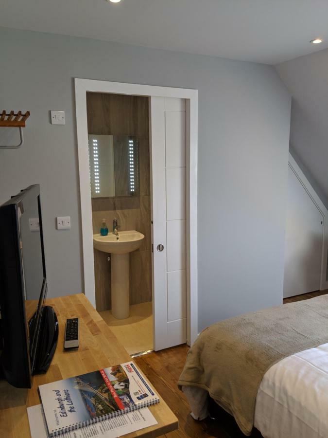 Falcon Crest Guest House Единбург Екстериор снимка